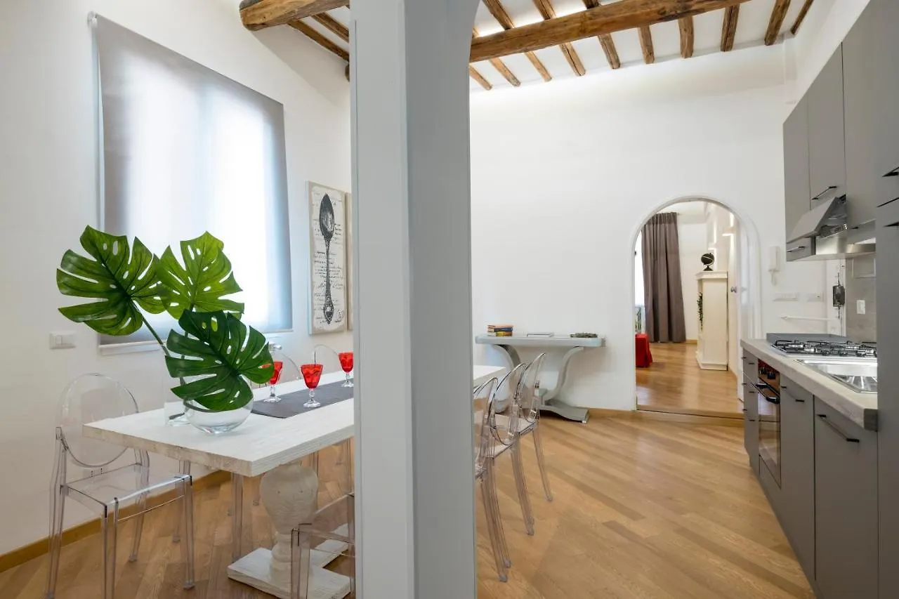 Apartment Downtown_Blossom With Small Terrace Rome